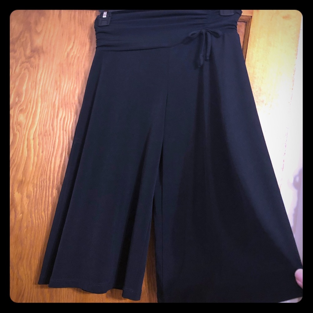 Black goucho split skirt.